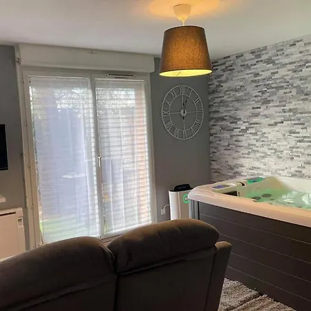 Ferienwohnung Joli T2, Jacuzzi, Lit Rond, Jardin, Parking Prive, Metro Toulouse Exterior foto