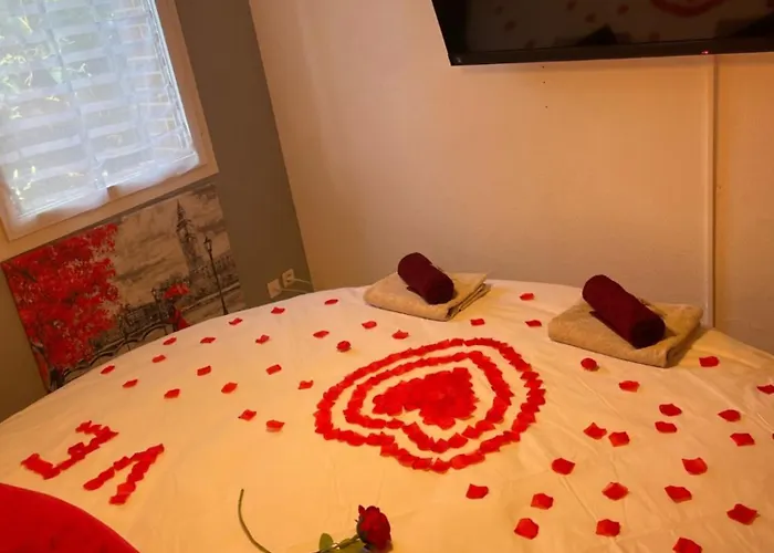 Joli T2, Jacuzzi, Lit Rond, Jardin, Parking Prive, Metro