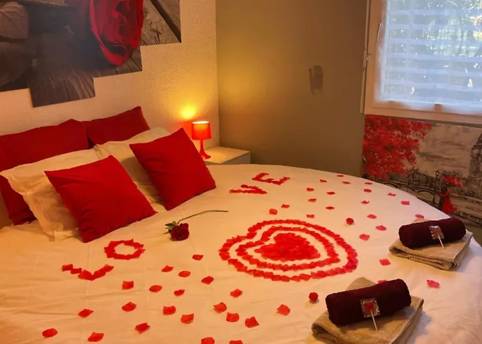 Joli T2, jacuzzi, jardin et parking privés, métro