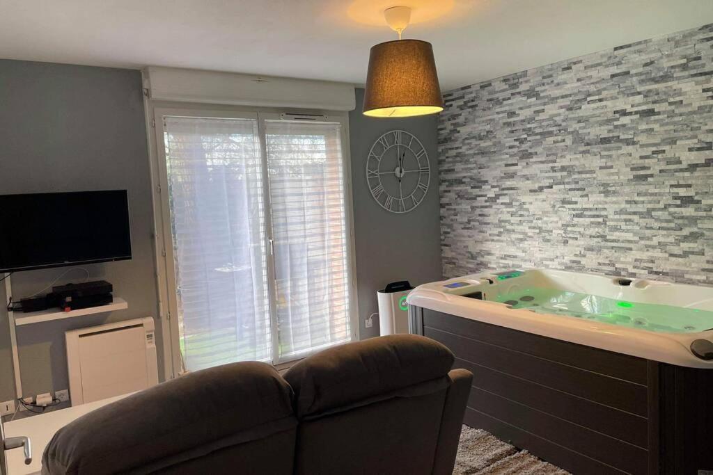 Joli T2, Jacuzzi, Lit Rond, Jardin, Parking Prive, Metro Toulouse